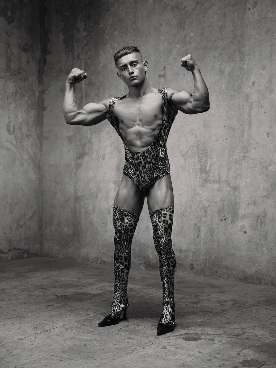 在黑白影像中,挑戰性別、文化與信仰的邊界