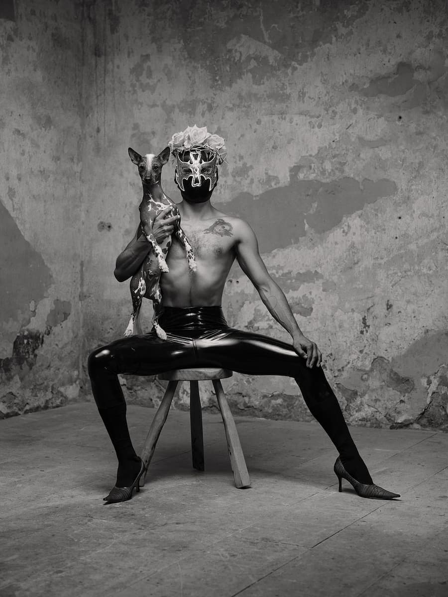 在黑白影像中,挑戰性別、文化與信仰的邊界