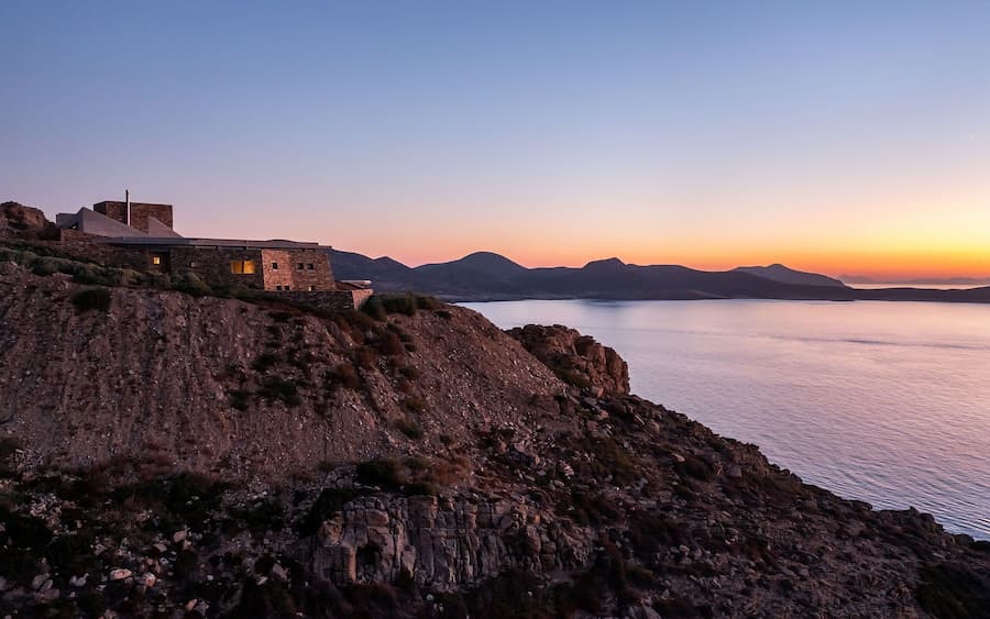 Antiparos 島現代避暑別墅，面向愛琴海的景觀