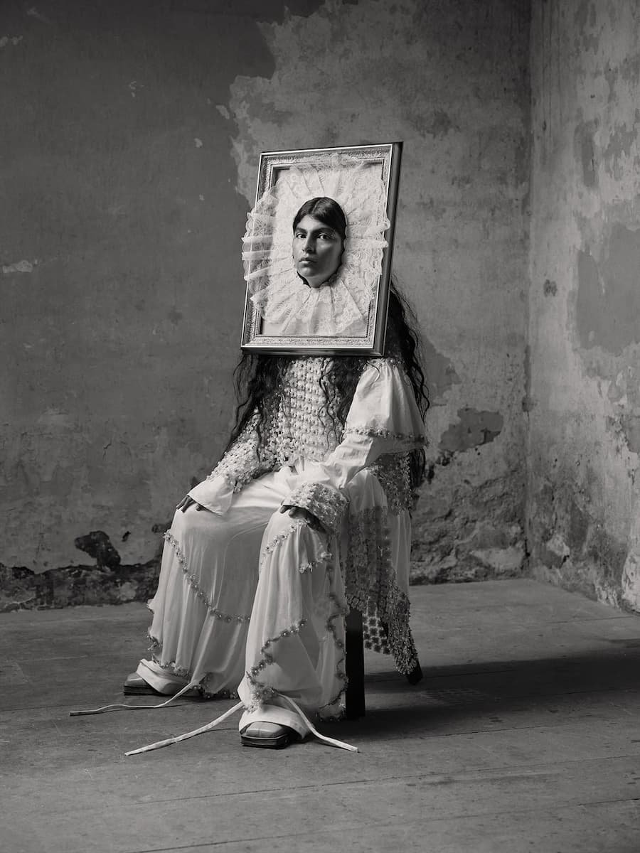 在黑白影像中,挑戰性別、文化與信仰的邊界