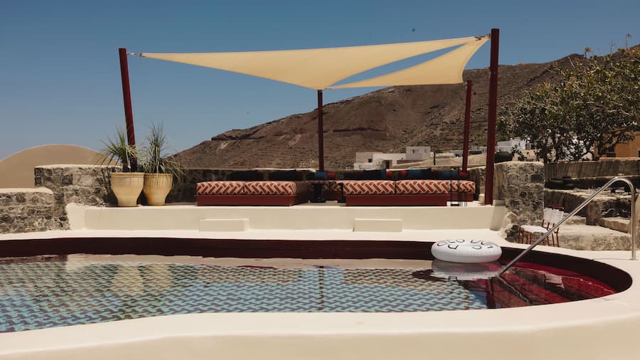 Light and space in Cycladic cave suite Santorini