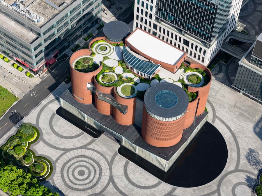 紅磚圓柱量體構成主要建築語彙 廣州雪蕾香氛博物館