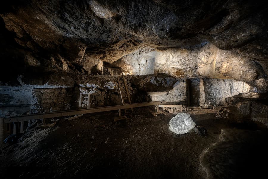 材料被移除後留下的空間本身