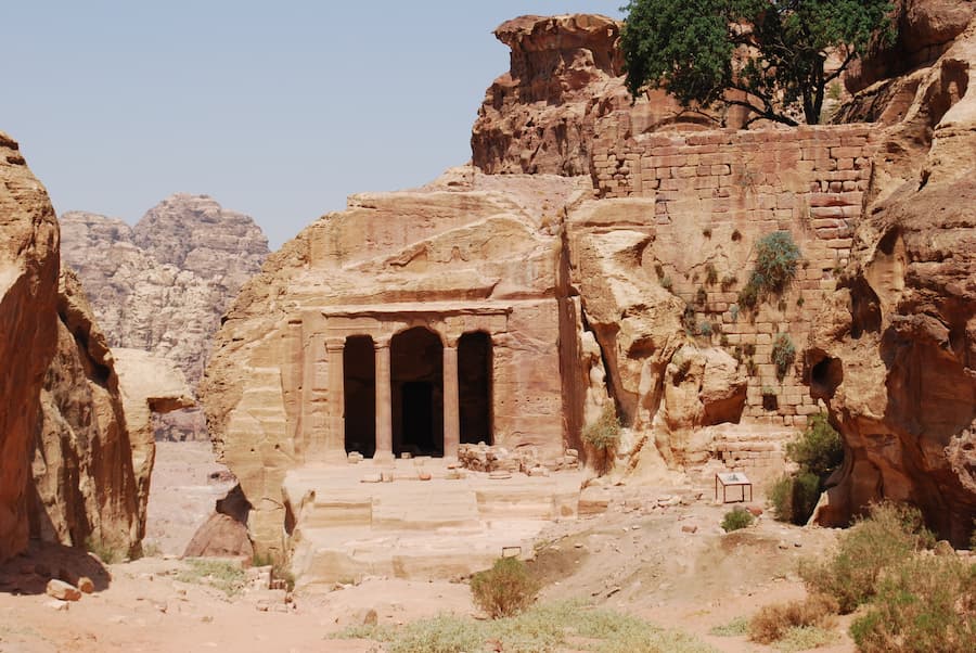 不同時期的痕跡同時存在於同一材料中