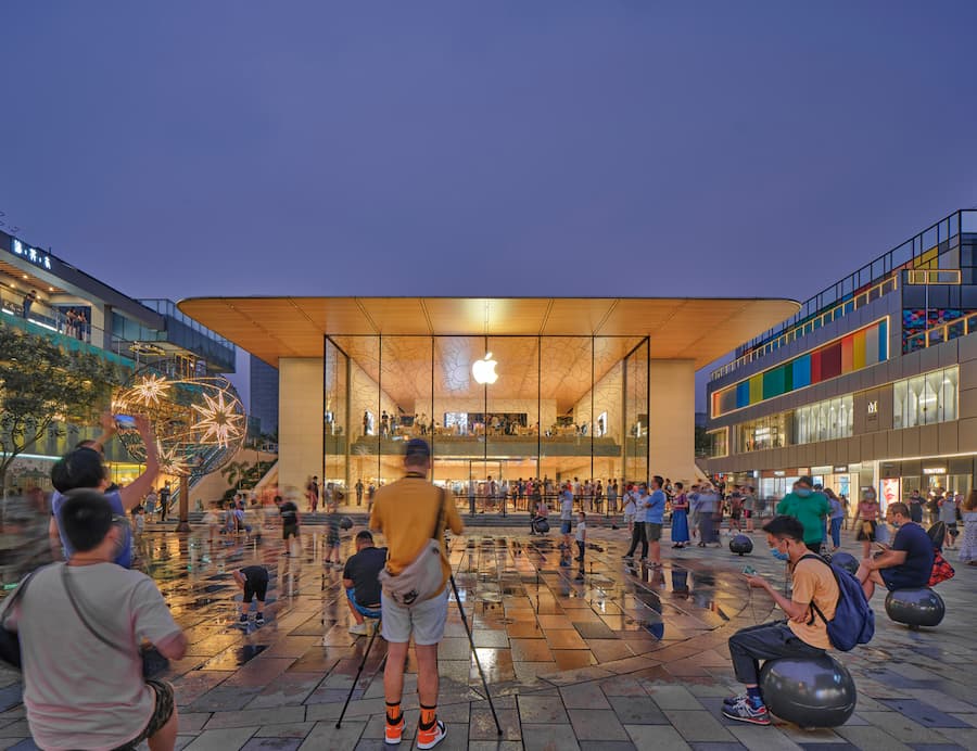 Apple Store integrated into an urban public plaza