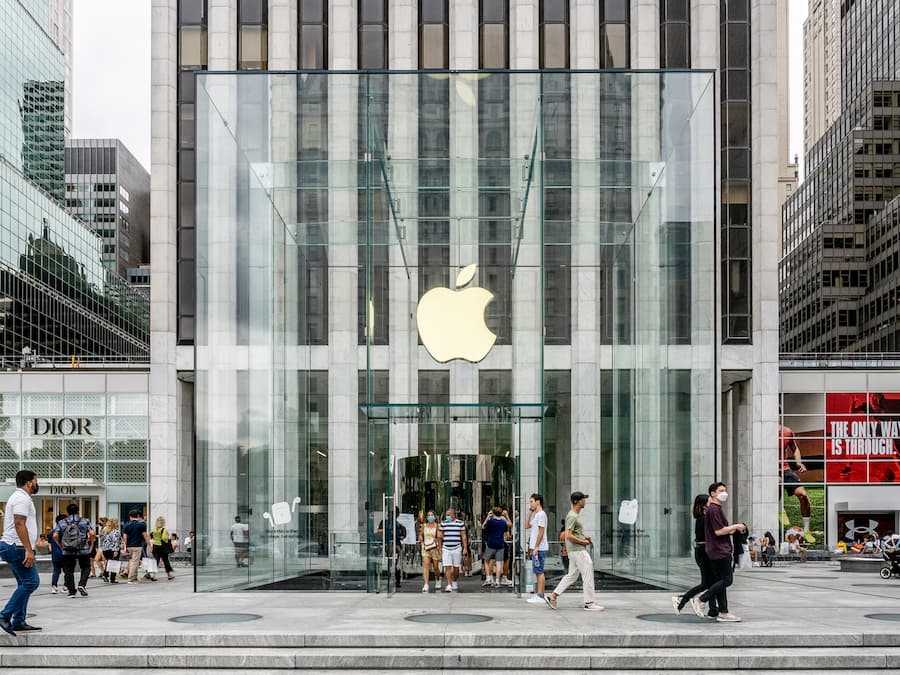 Fifth Avenue Apple Store glass cube entrance in New York
