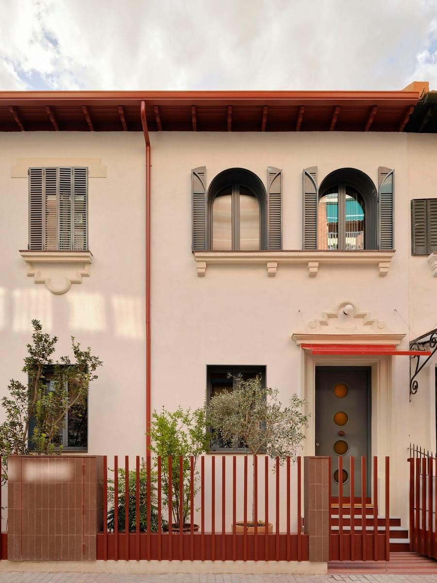 Front façade of the renovated 1934 Madrid villa redesigned by Studio Plutarco.