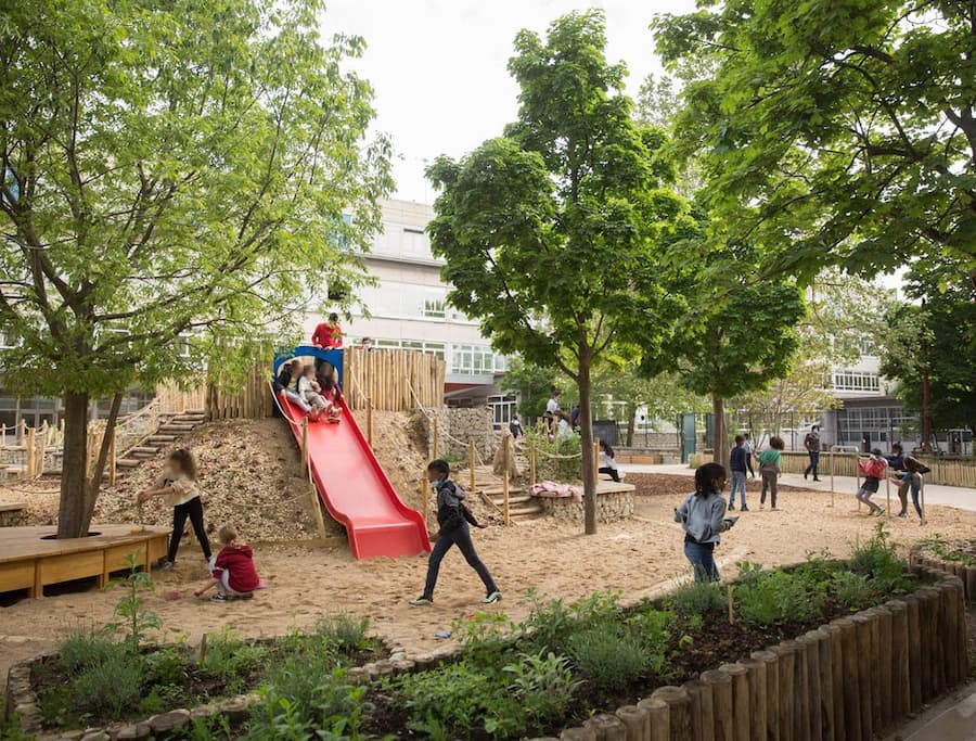 Children playing in a renovated Oasis Schoolyard in Paris