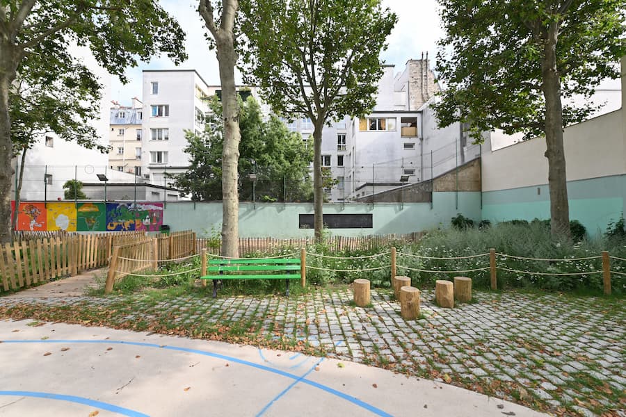 Nature-based landscape within a Paris Oasis Schoolyard