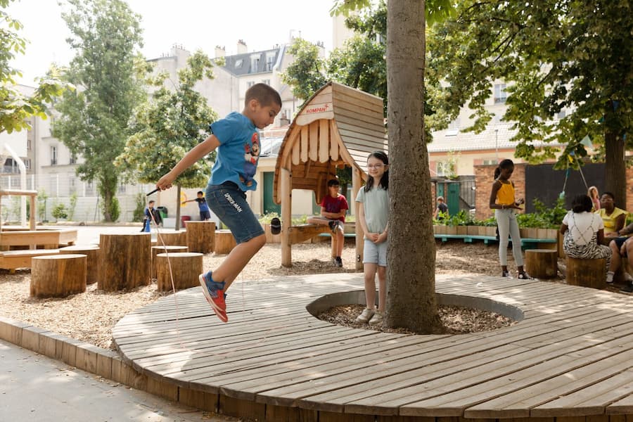 Natural play environment at a Paris Oasis Schoolyard