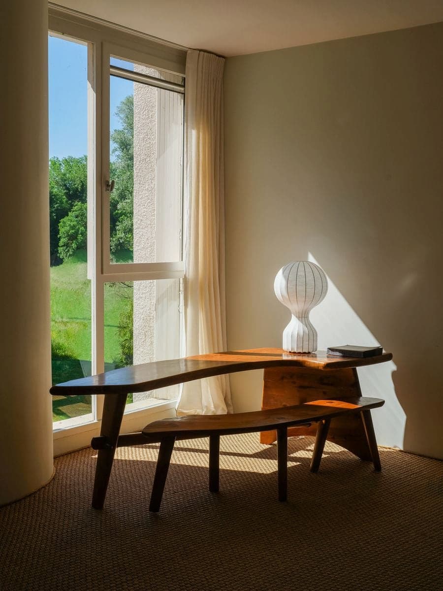 Quiet reading corner inside a Casa Ideale guest suite overlooking the gardens of Villa Bank