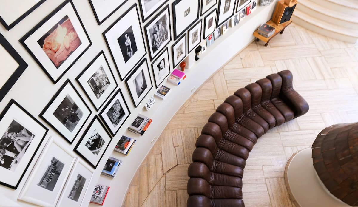 Casa Ideale at Villa Bank in Arles featuring the Living Gallery, De Sede DS-600 sofa and curated photography collection