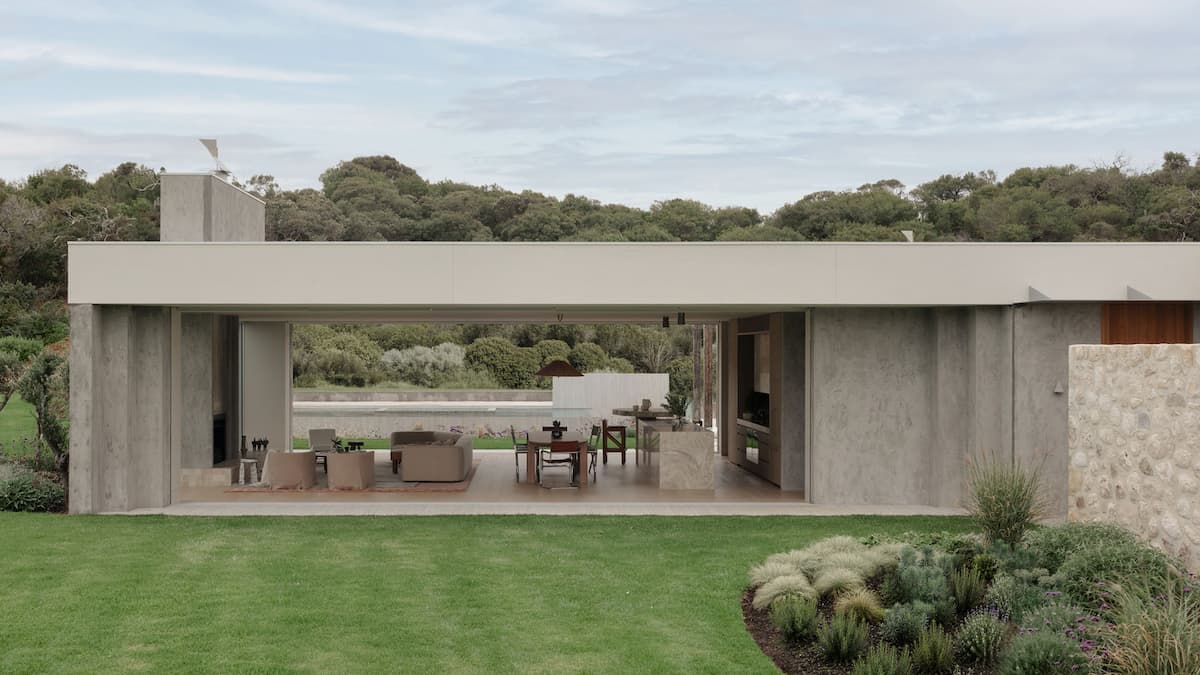 Wildcoast Residence on Mornington Peninsula with coastal garden and swimming pool