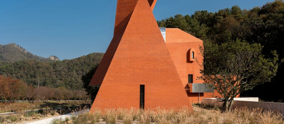 00-monologue-cafe-exterior-brick-form-hongcheon-cover