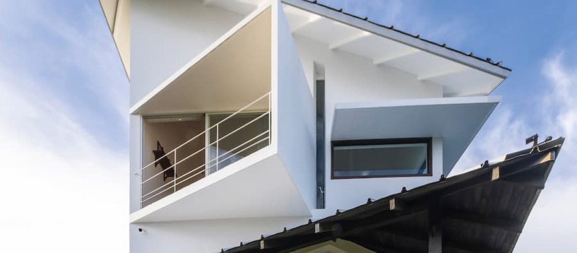 豆潭樓住宅設計強調與自然地形的和諧，框取自然之美