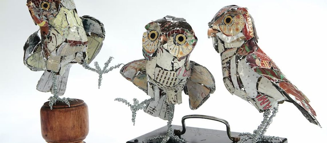 回收廢料和廢棄物被製成一系列奇特金屬動物
