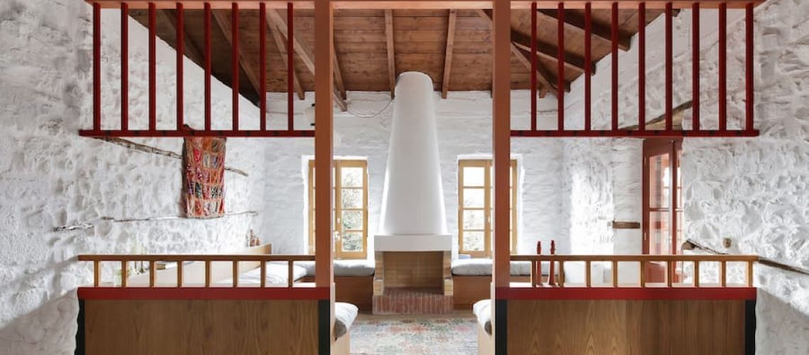 Point Supreme 翻新Peloponnese半島的一座石屋，打造現代家庭生活